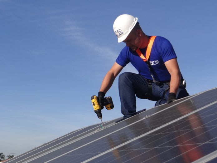 Falta de monitoramento de geração de energia solar faz empresa perder 17 mil reais