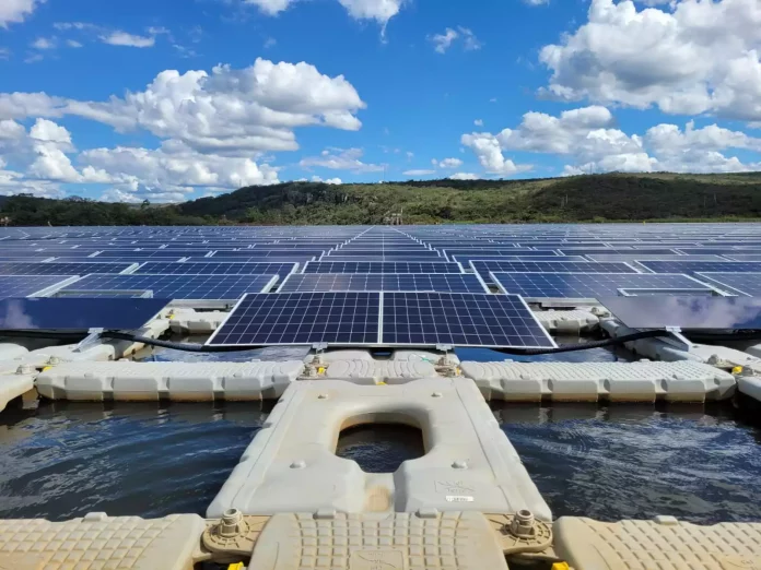 Cemig começa a contratar usinas solares flutuantes para hidrelétricas